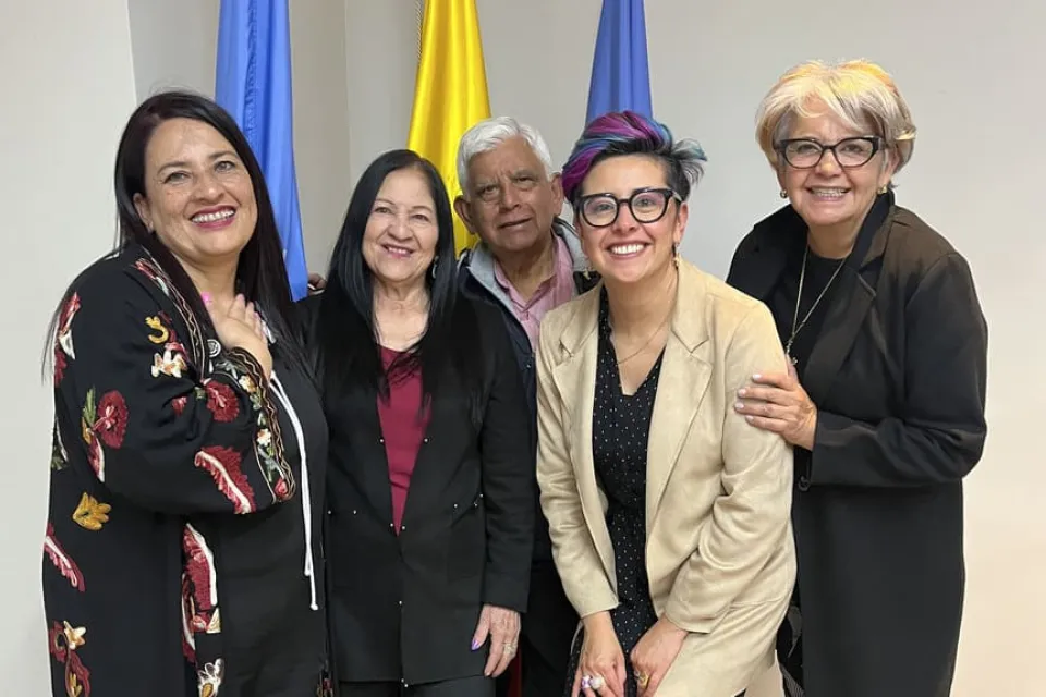 De dos caminos a una Fundación